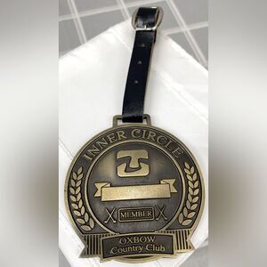 Golf Bag Tag Oxbow Country Club Inner Circle Antiqued Brass Metal NOS Oxbow, ND